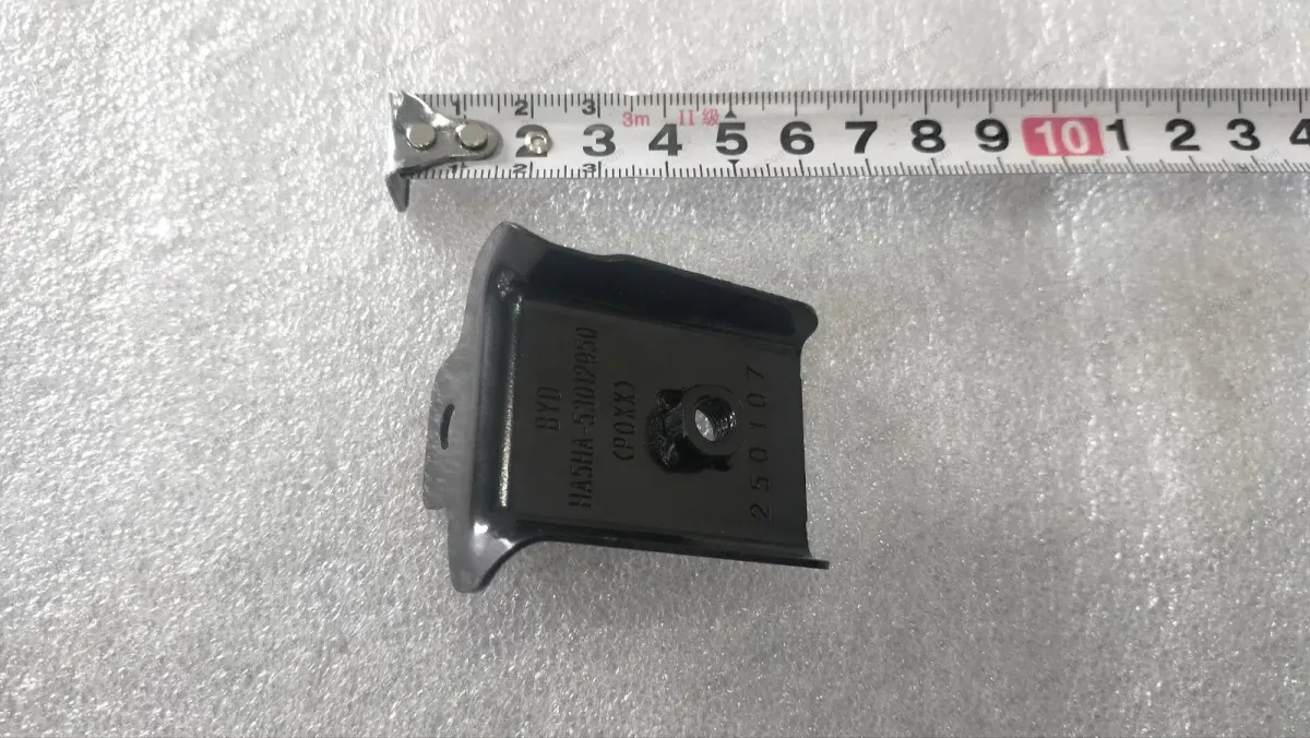 Front grille left mounting bracket Ⅱ — BYD BYD Qin Plus DM-i (Gen 2) — OE 15183034-00, HA5HA-5301295Q