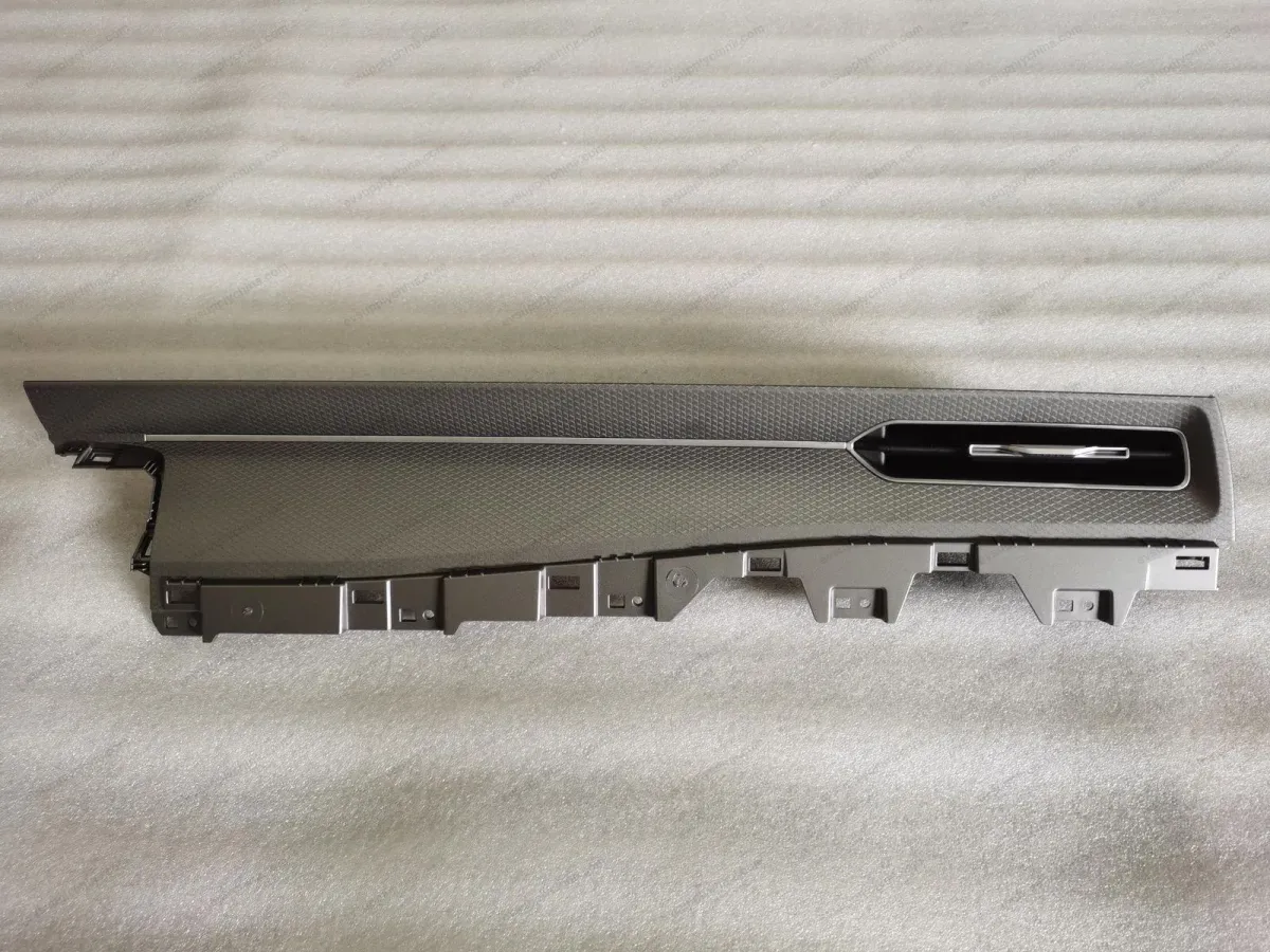 Rakitan panel dekoratif kanan panel instrumen - abu-abu perak gerinda — BYD BYD Qin Plus DM-i (Gen 2) — OE 16425909-00, HA5H-5306140-00HFC
