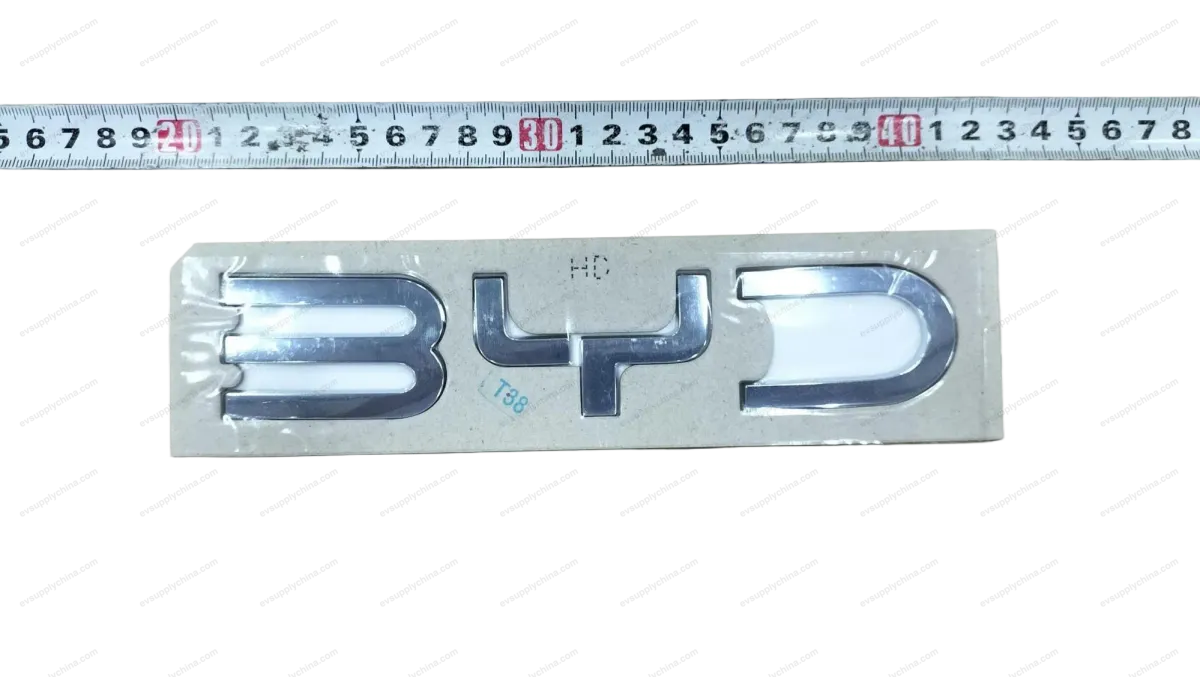 Rakitan logo BYD pada pintu belakang — BYD BYD Qin Plus EV (Gen 2) — OE 15146089-00, HDEQ-3921580
