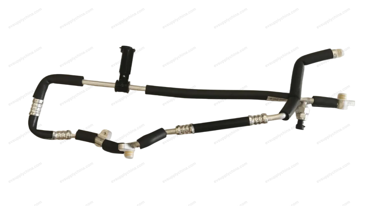 Compressor discharge pipe assembly 2 — BYD Denza D9 — OE 14975778-00, MREBY-8108220