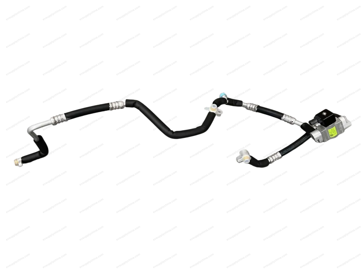 Compressor discharge pipe assembly 3 — BYD Denza D9 — OE 14975773-00, MREBY-8108230