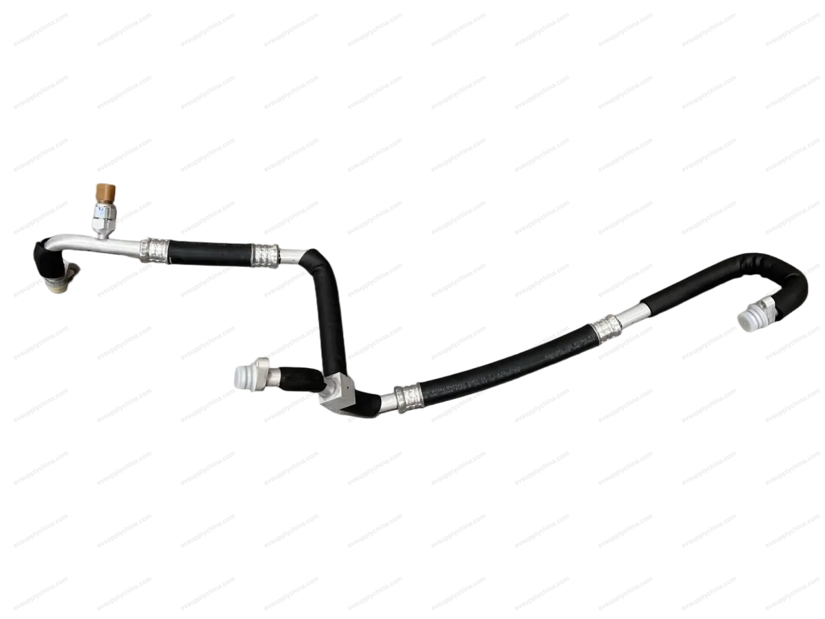 Compressor suction pipe and refrigerant rigid pipe assembly — BYD Denza D9 — OE 14975724-00, MREBY-8108400