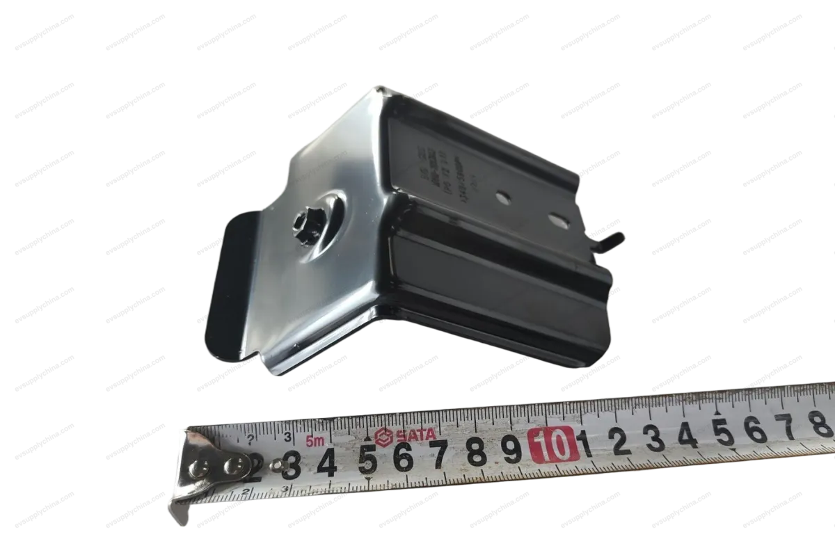 Front bumper bracket — BYD Denza D9 — OE 13653818-00, MRHB-2803613