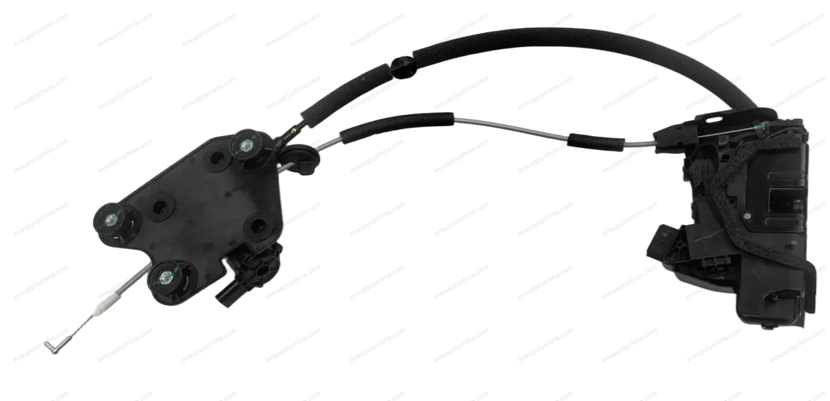 Left front door lock assembly — BYD Denza D9 — OE 15140079-00, MREBY-6105200