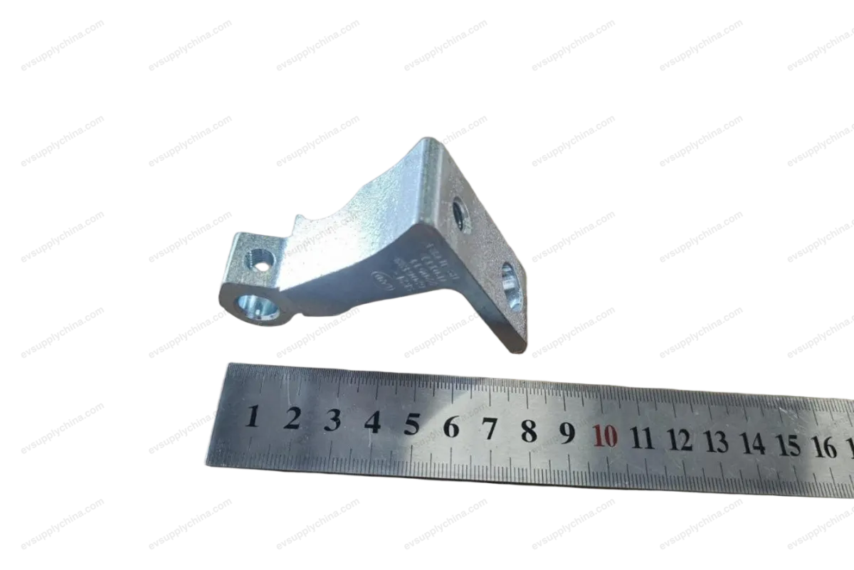 Left rear door upper hinge plate — BYD Denza D9 — OE 13412323-00, SK2F-6206133