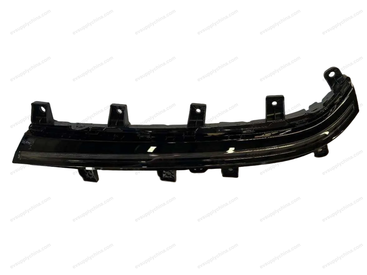 Right front center position light — BYD Denza D9 — OE 14986247-00, MRE-4102200N