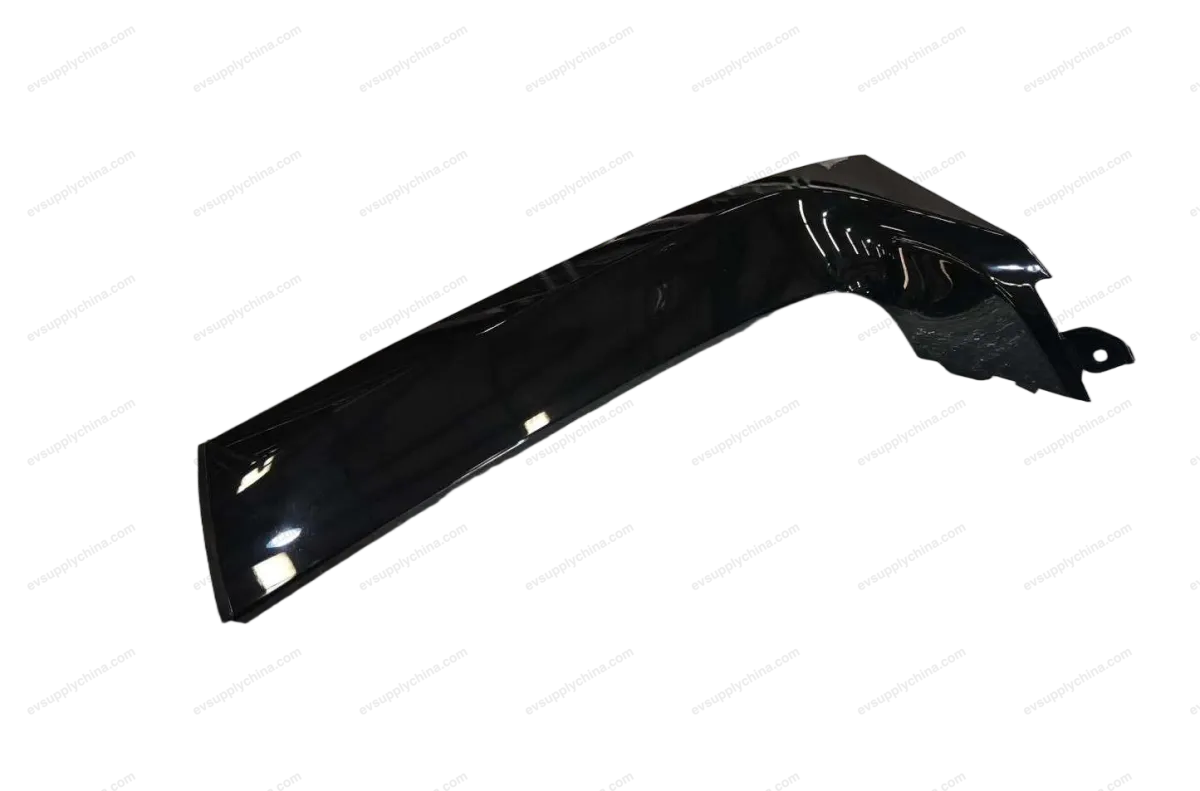Spoiler left trim panel assembly — BYD Denza D9 — OE 13590122-00, MRHB-5614130